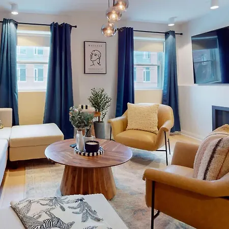 Casa Queen Elegant Suite In Leslieville